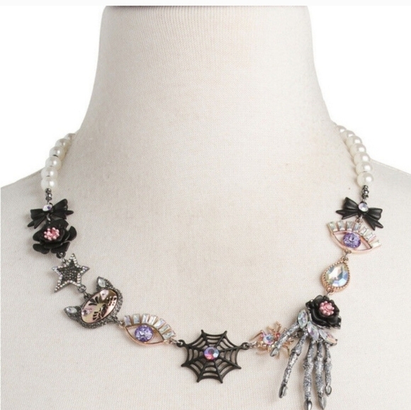 🖤🔹️ Betsey Johnson 🔹️Halloween Spider Web Necklace ✨️👻 - Picture 1 of 5